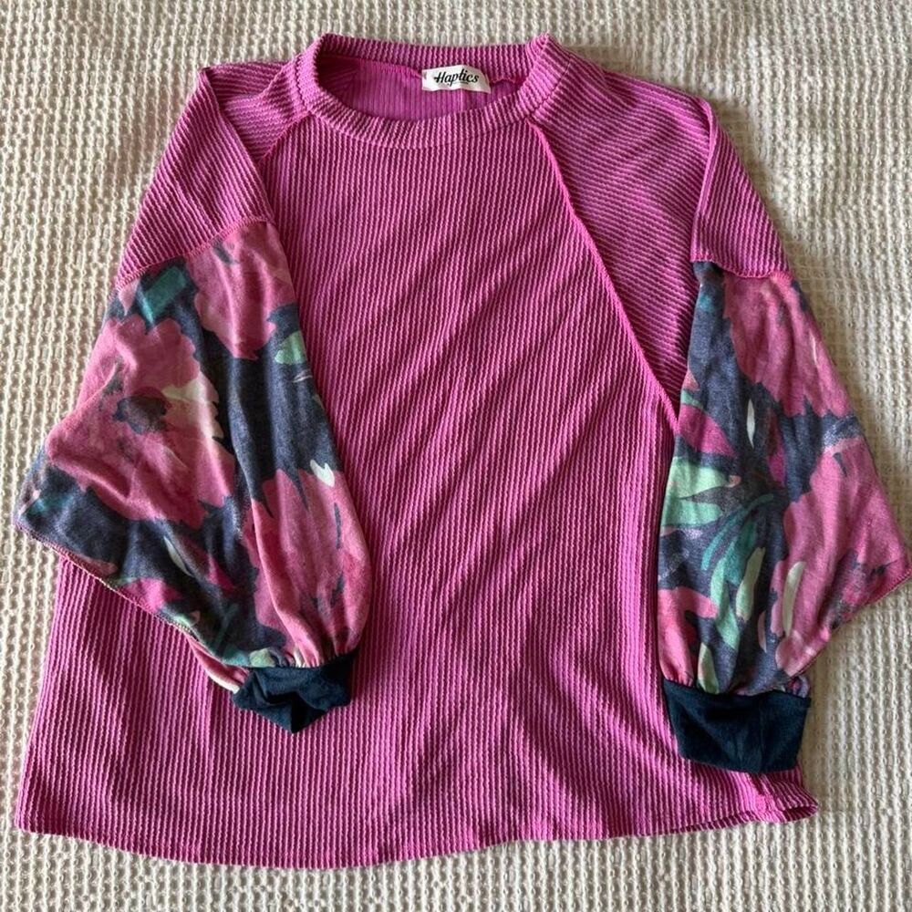 Haptics Women's ribbed top with flowy sleeves